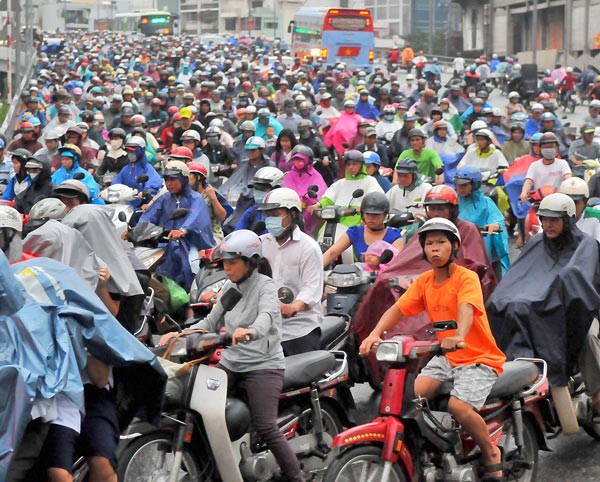 Traffic jam, one of serious issues are focused on the meeting between the HCMC People's Committee and voters. Traffic jam, one of serious issues are focused on the meeting between the HCMC People's Committee and voters.